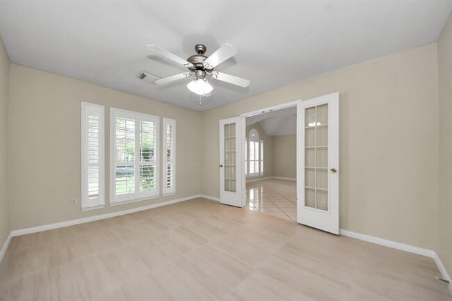 Building Photo - 10214 White Oak Trail Ln