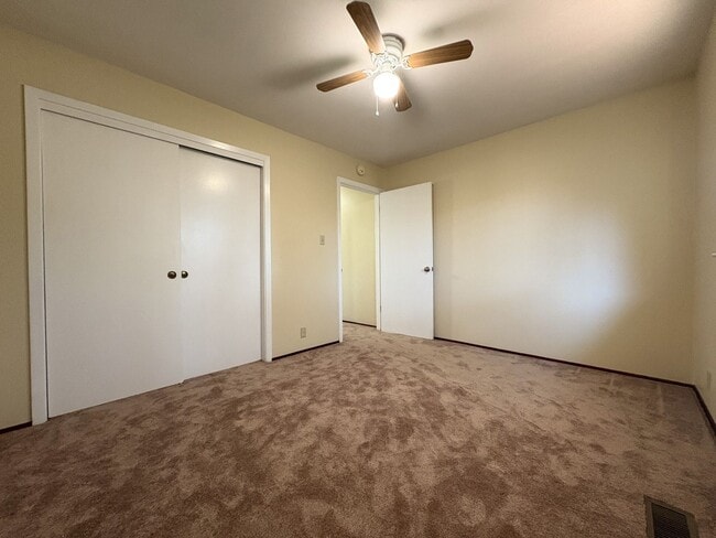 Building Photo - Charming 2-Bedroom Duplex Unit in Redwood City – Prime Location!