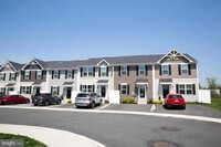 Building Photo - 20 Foxwood Dr