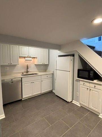 Building Photo - 625 Cleveland Ave