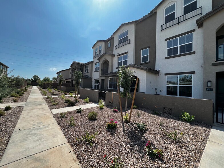 Building Photo - 1255 N Arizona Ave