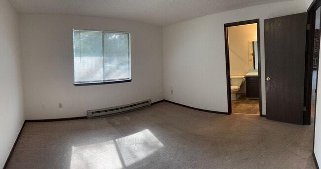 Building Photo - 1071