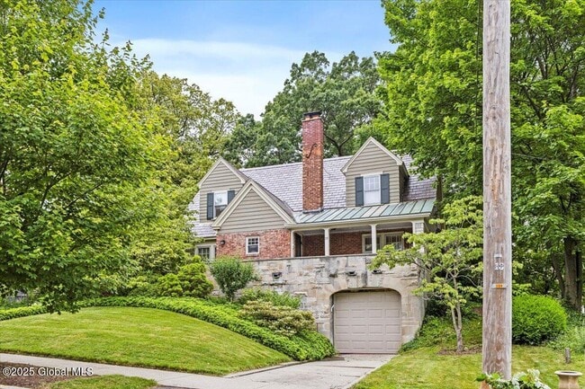 Building Photo - 73 Oakwood St