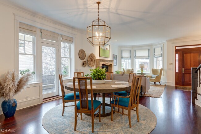 Building Photo - 2663 N Marshfield Ave