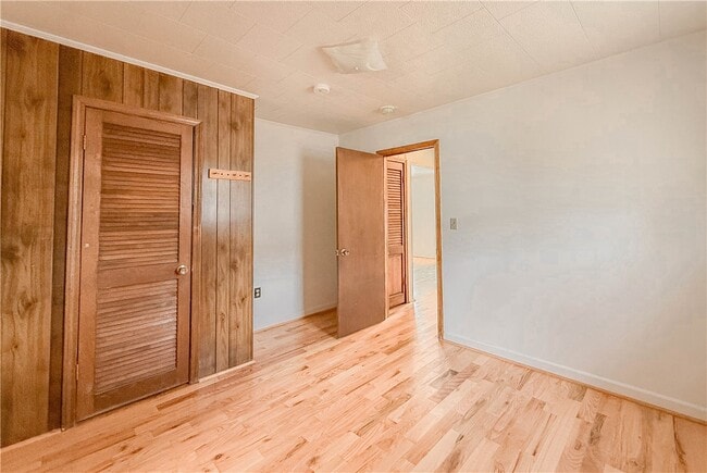 Building Photo - 937 E Main St