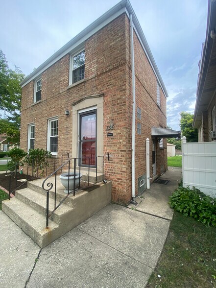 Building Photo - 735 Hull Ave