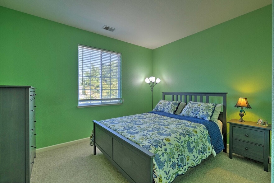 Building Photo - 264 Ridgeview Dr