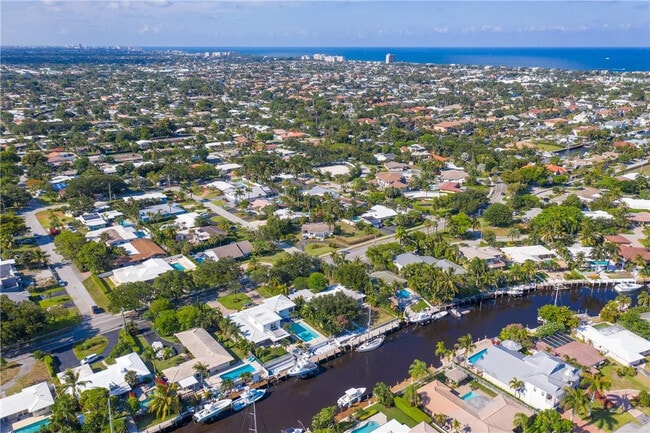 Building Photo - 2680 NE 24th St