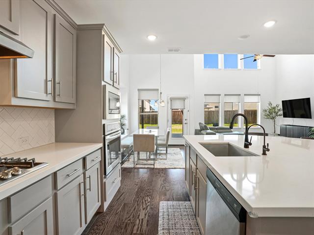Building Photo - 5604 Crestview Dr
