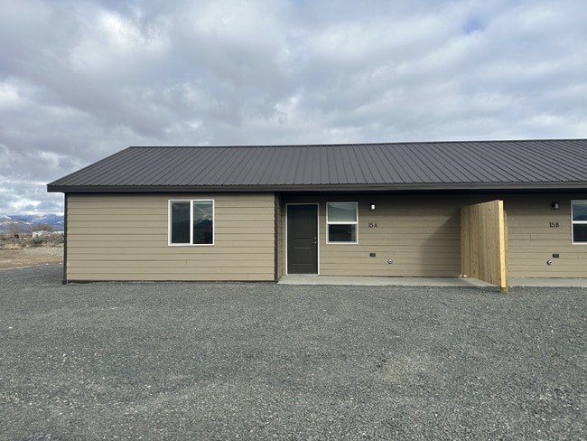 Building Photo - Newer Duplex for Rent Between Twin Bridges and Sheridan!