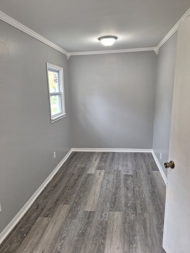 Building Photo - 202 W Chestnut St