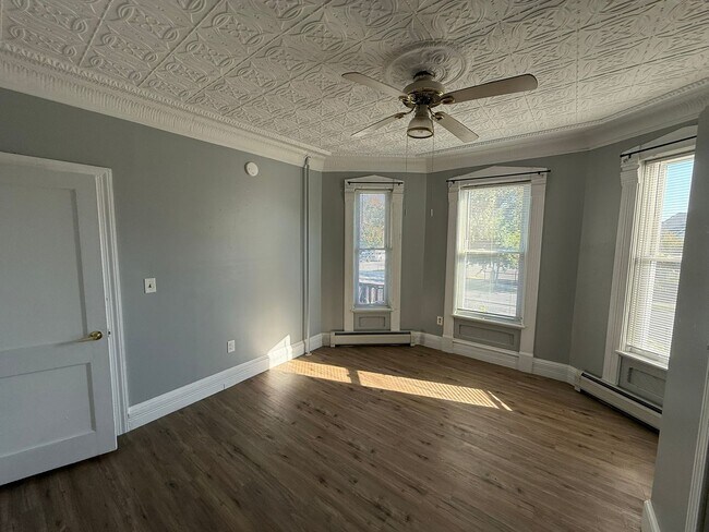 Building Photo - 180 Pine St
