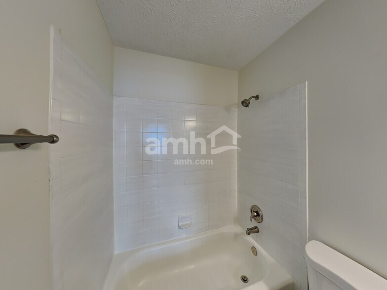 Building Photo - 1320 Wild Horse Dr
