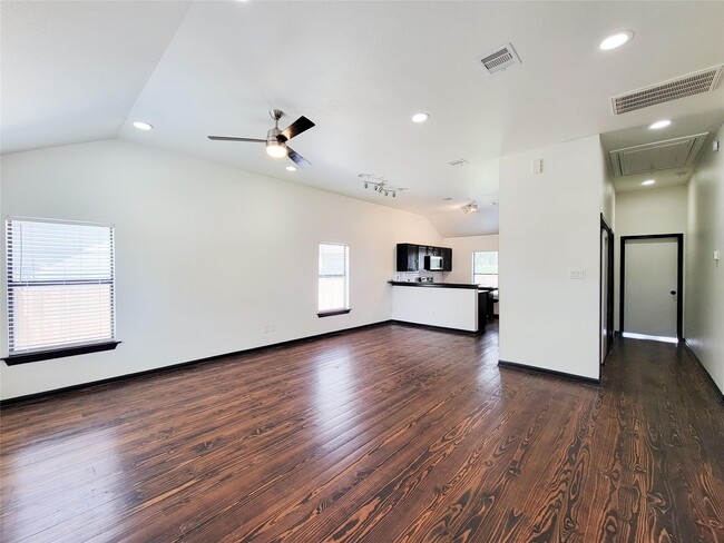 Building Photo - 1904 Davis St