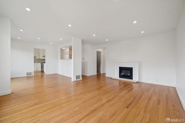 Building Photo - 74 Sunview Dr