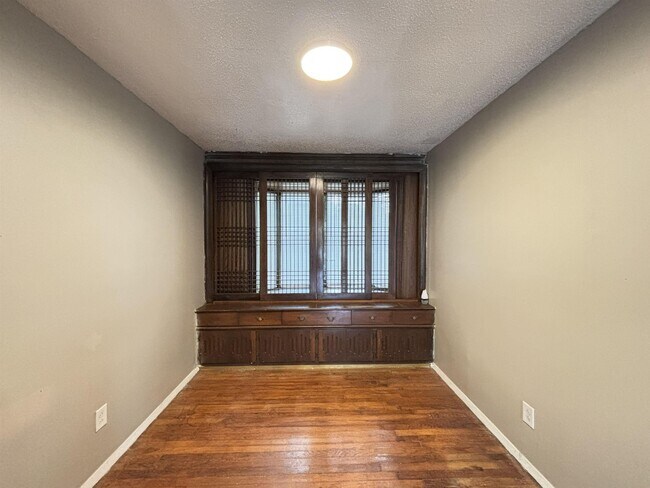 Building Photo - 4694 McCrory Ave