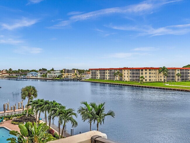 Building Photo - 1150 Hillsboro Mile