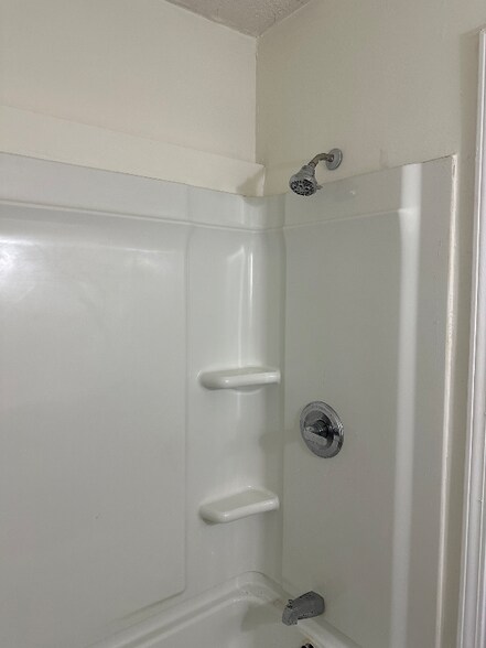 Building Photo - 1954 Lakeview Rd