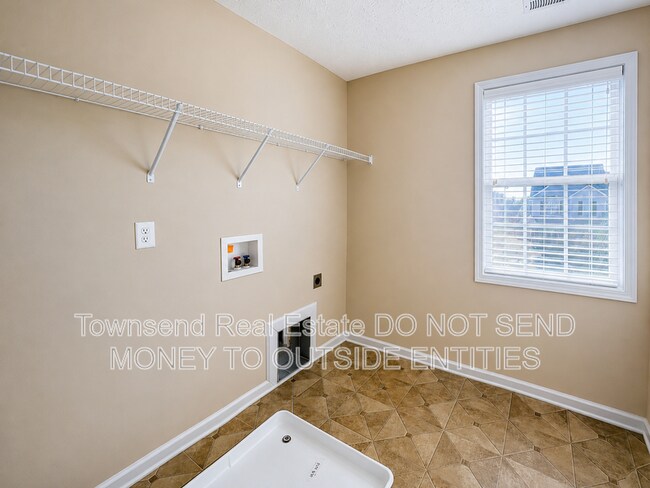 Building Photo - 4211 Cherry Hill Ln