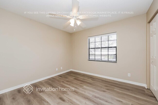 Building Photo - 327 80th Ave NE