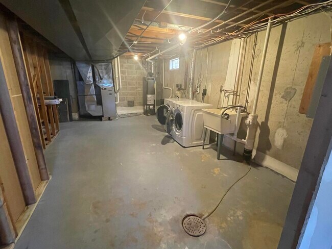 Building Photo - 2727 Florann Dr