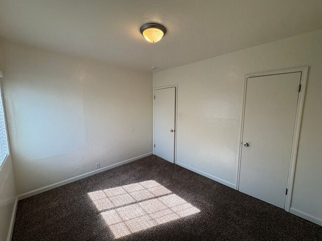 Building Photo - Charming NW Visalia Home Available Now!