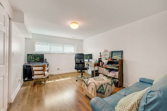 Building Photo - 931 Brummel St