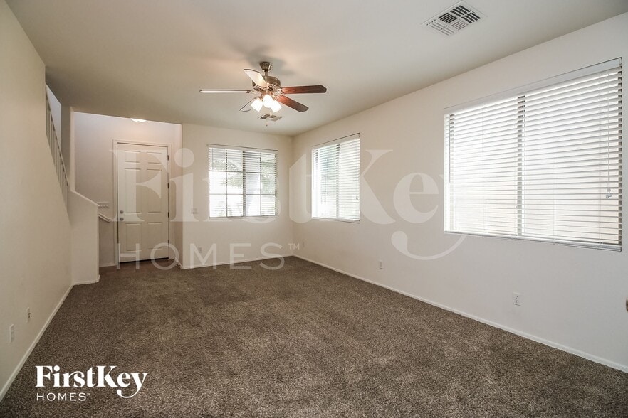 Building Photo - 4142 S Mariposa Dr