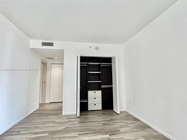 Building Photo - 801 S Miami Ave
