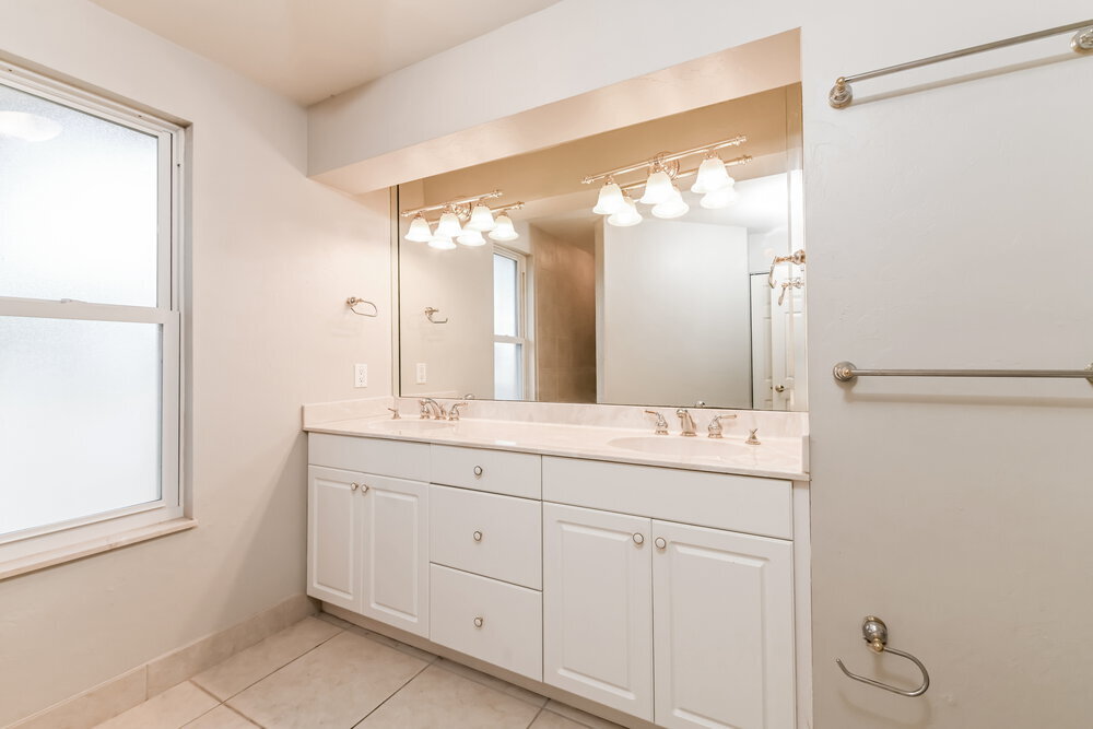 Building Photo - 2228 Treehaven Cir