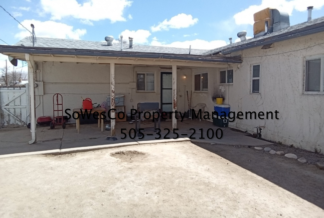 Building Photo - Large Four Bedroom Home!