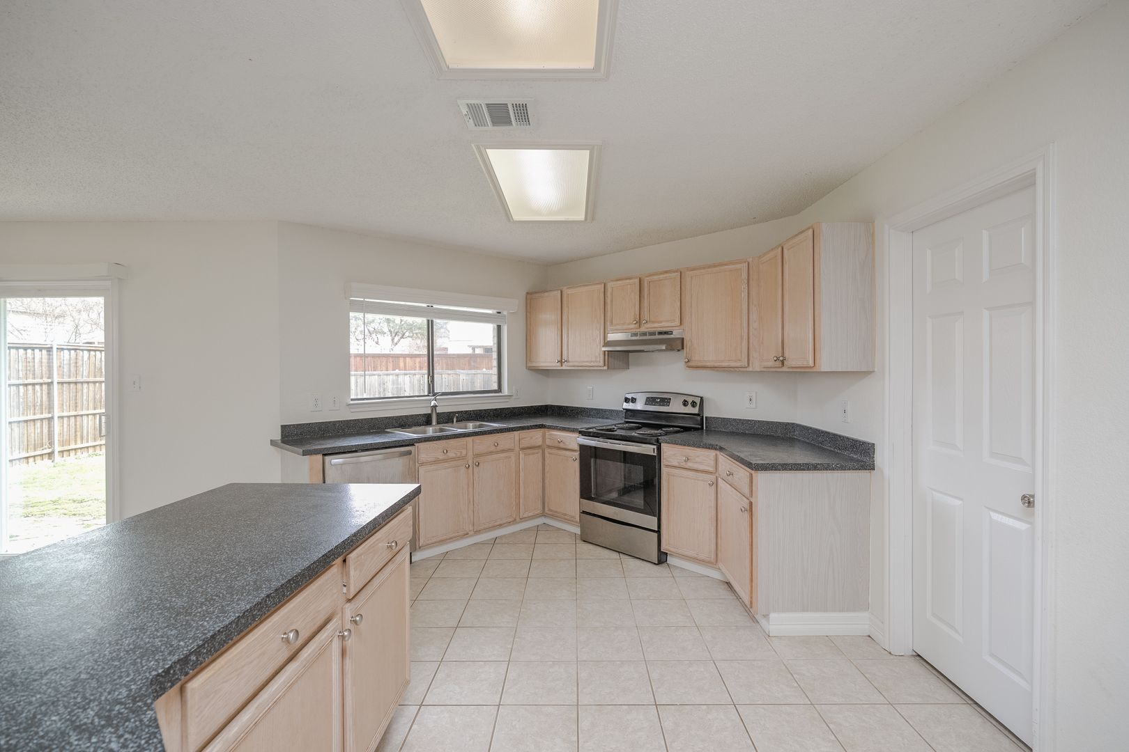 Building Photo - 6410 Nottoway Ct