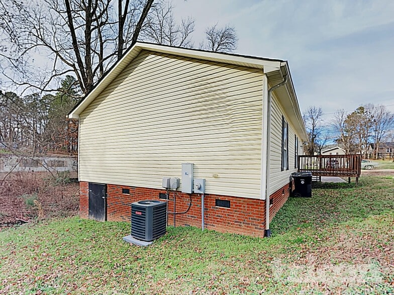 Building Photo - 924 Pine Cir Dr NW