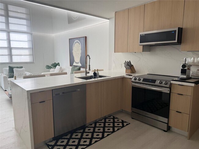 Building Photo - 1849 S Ocean Dr