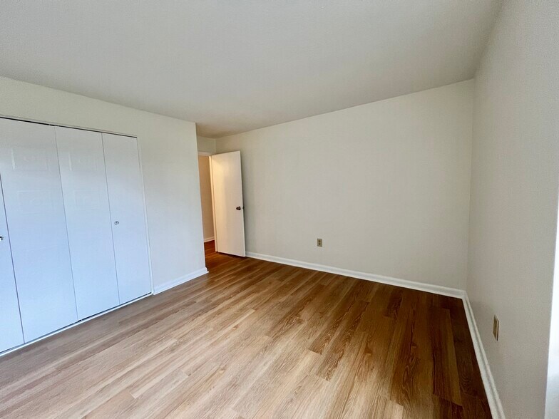 Building Photo - 1004 Paradise Rd