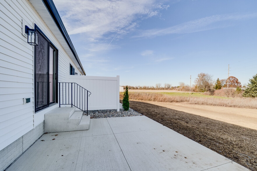 Building Photo - 8028 Memorial Hwy