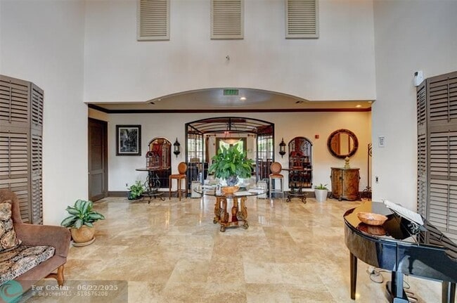 Building Photo - 923 Villa Cir