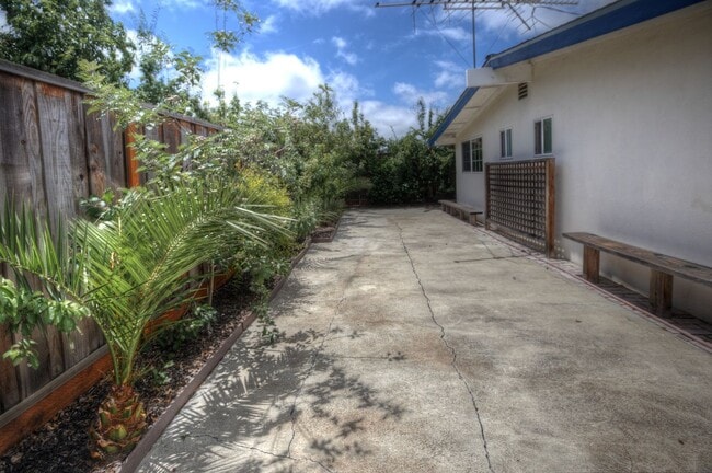 Building Photo - Spacious 3 bed/2bath home in Southgate Hay...