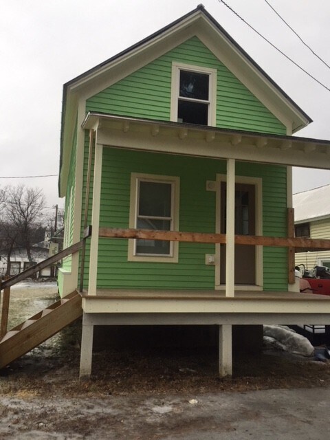 Building Photo - Charming Home with Flexible Layout