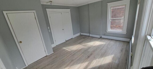 Building Photo - 29 S White St