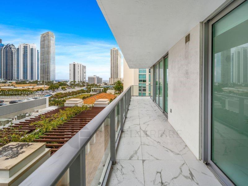 Building Photo - 300 Sunny Isles Blvd