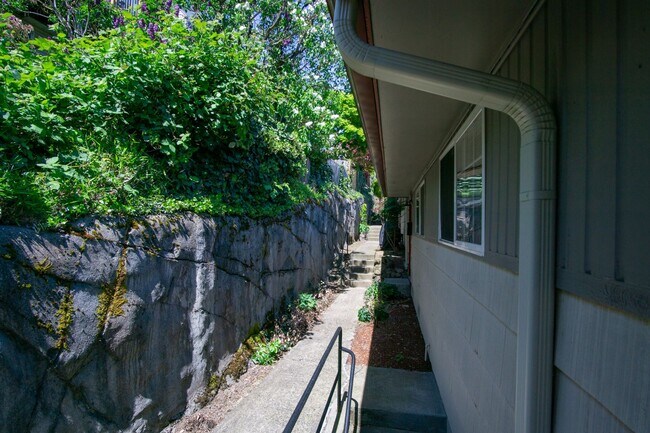 Building Photo - John's Landing 2Bdr in Garden Setting W Garage Ready Early September!