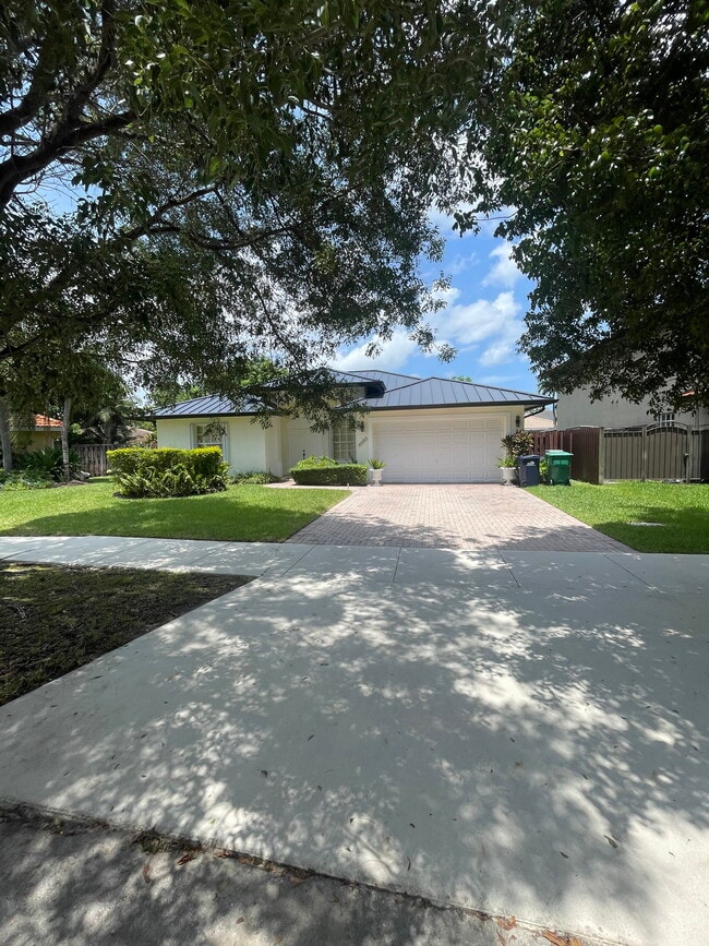 Building Photo - 10155 SW 159th Ct