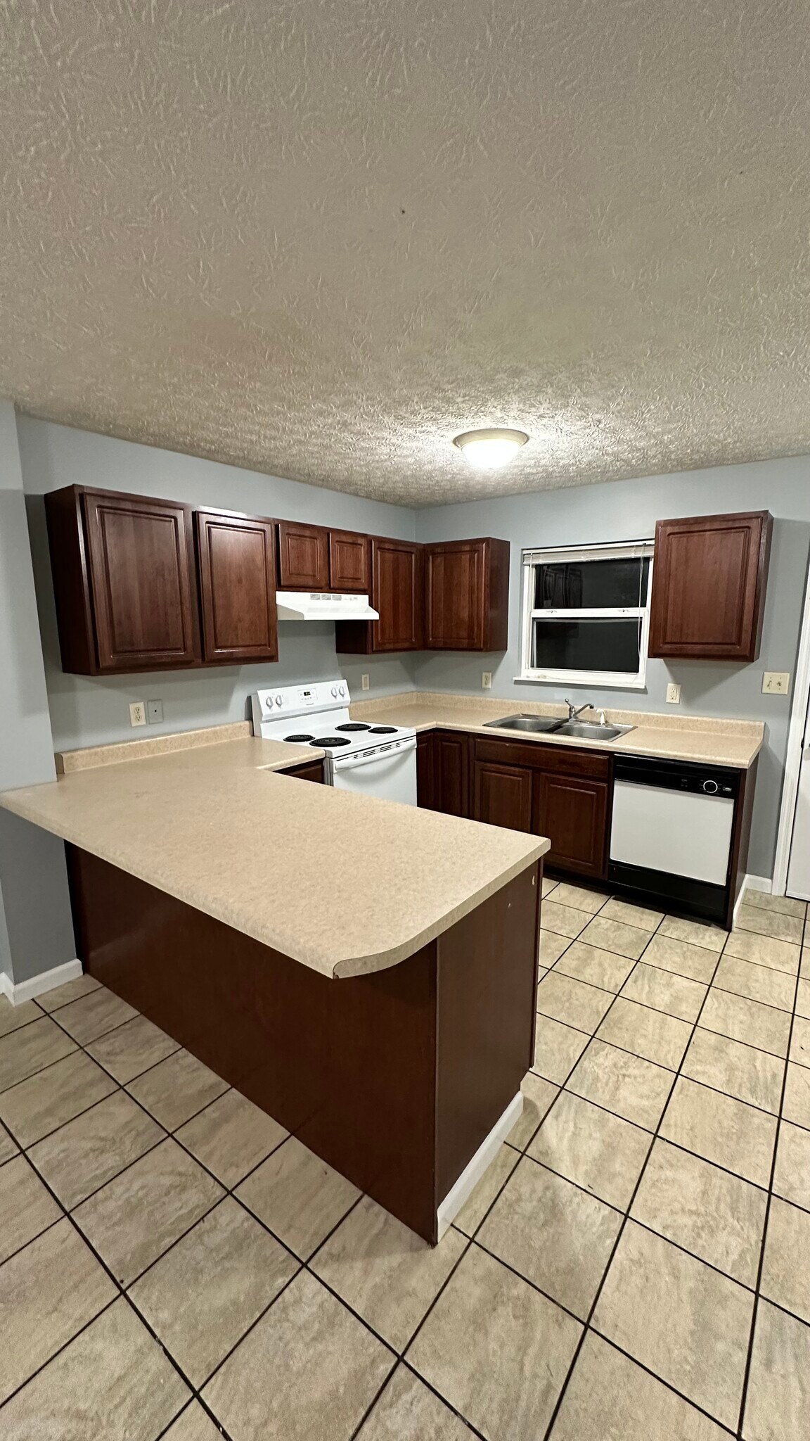Building Photo - 1588 Meadow Spring Dr