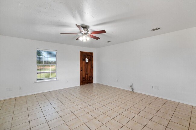 Building Photo - Horse Property