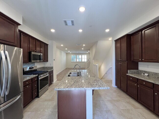 Building Photo - Spacious 2 Bedroom Townhome in San Jose