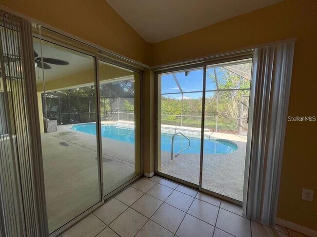 Building Photo - 494 Lake of the Woods Dr