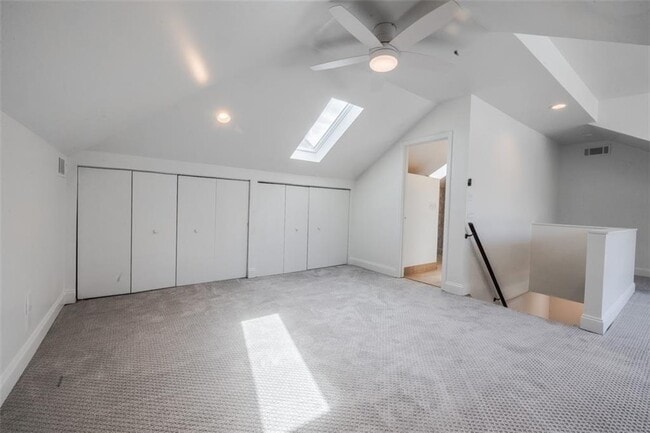 Building Photo - 620 Park Dr NE