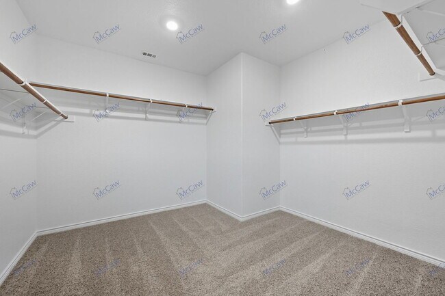 Building Photo - 3000 Llano Rd