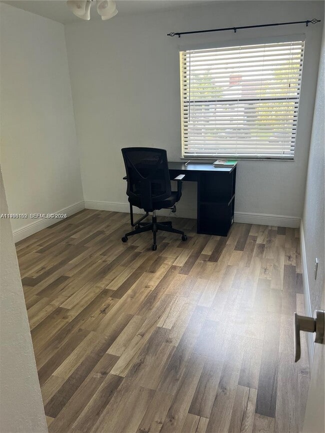 Building Photo - 9403 Fontainebleau Blvd